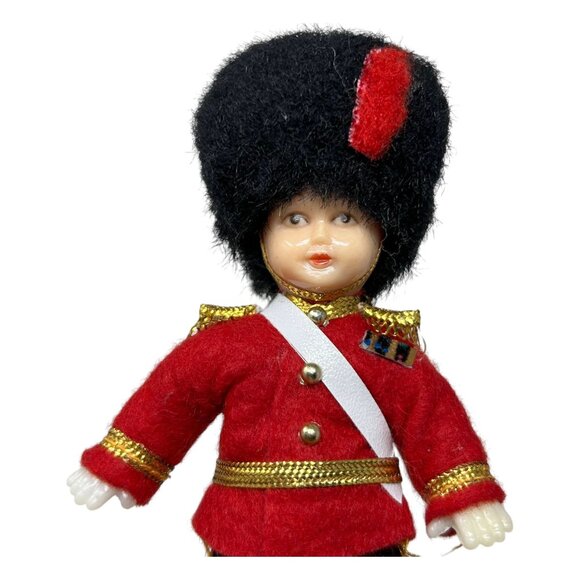 Vintage British Guard Doll With Red Wool Uniform & Accessories Made In Hong Kong - Picture 11 of 13